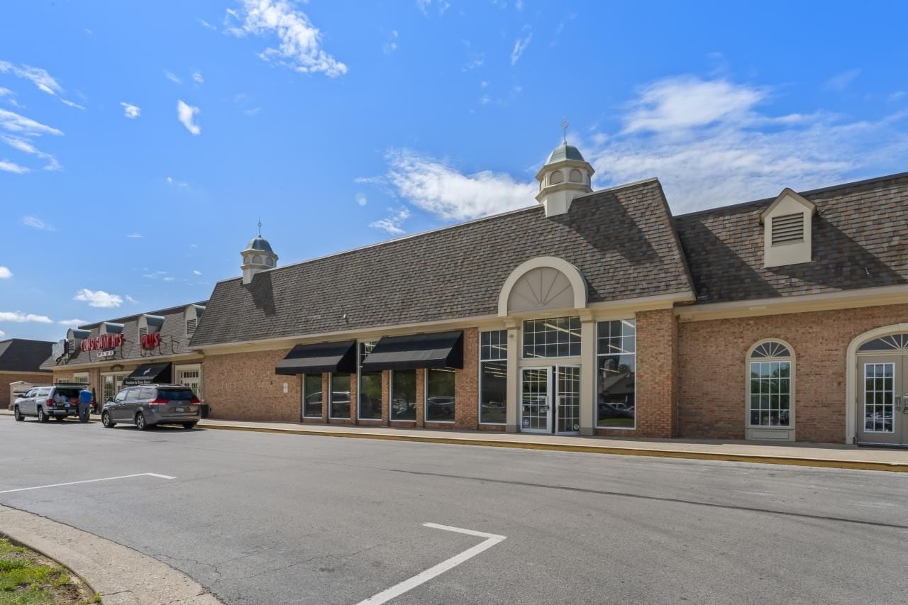 Sublease of Retail Space within Plainview Shopping Center in Louisville, KY